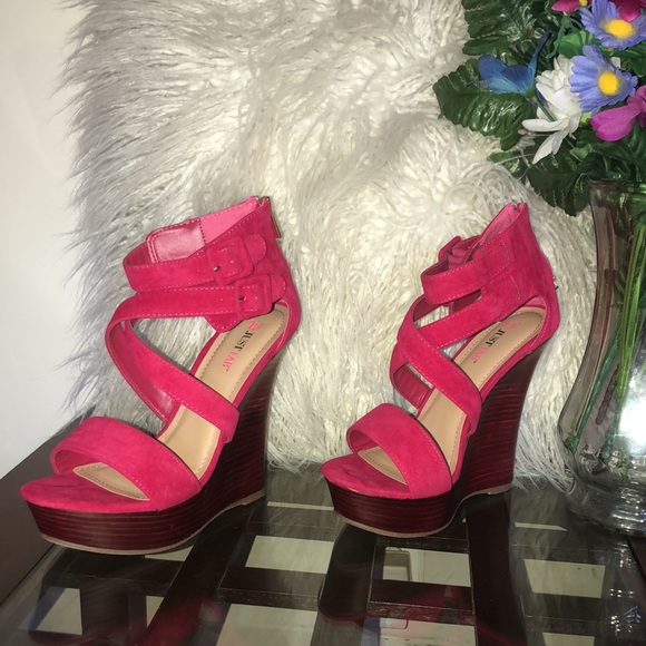 Women’s Fuchsia Wedge Strap Sandals - Picture 8 of 12